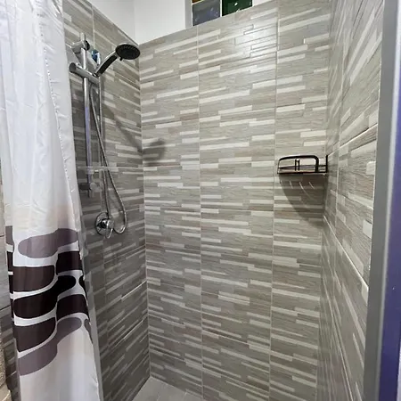 ゲストハウス Blue *