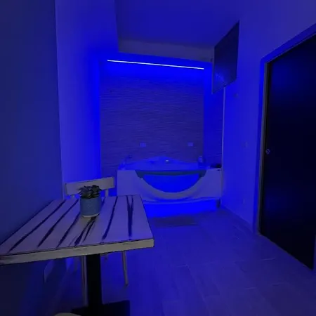 Konukevi Blue Mola di Bari